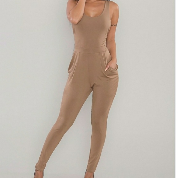 Stretchy Strappy Back Jumpsuit - Picture 3 of 5